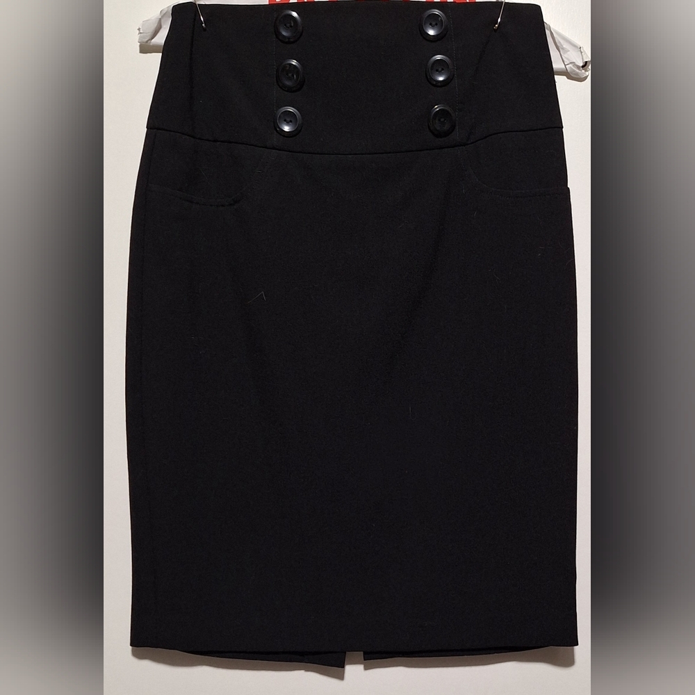 I.N. SAN FRANCISCO ELEGANT BLACK SKIRT WITH FRONT BUTTON DETAIL AND ZIP UP BACK